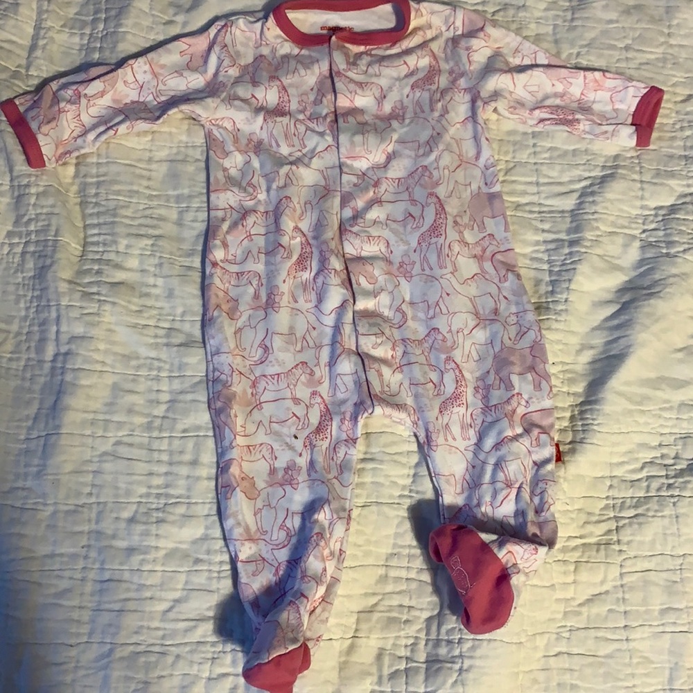 Magnetic footie pjs baby girl 3-6 months safari